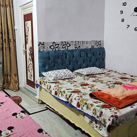 Aparna Niwas Home Stay Family Friendly Варанаси Экстерьер фото